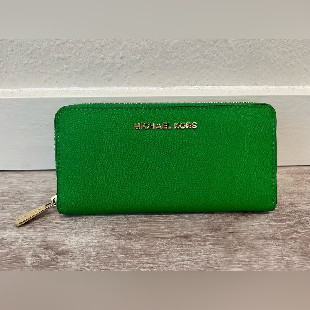 Michael Kors Zip Wallet in Palm